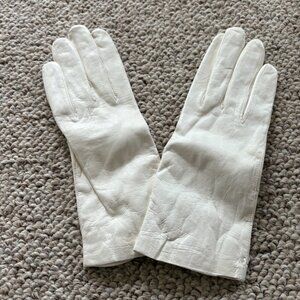 Vintage Women’s White Leather Gloves | Pearl Button Accents | Elegant
